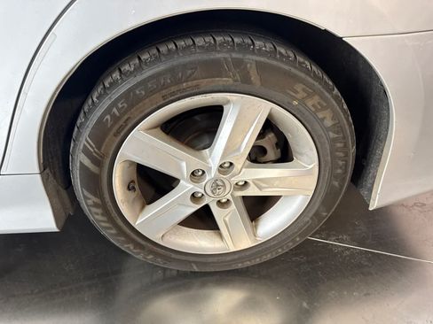 Used 2014 Toyota Camry SE FWD image 9