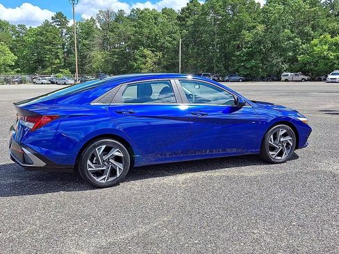 Certified 2025 Hyundai Elantra SEL FWD image 8