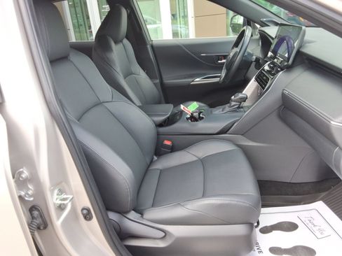 Used 2023 Toyota Venza XLE AWD/4WD image 33
