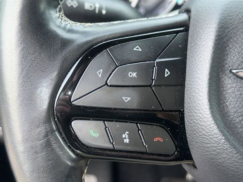 Used 2020 Chrysler Pacifica Touring-L image 21