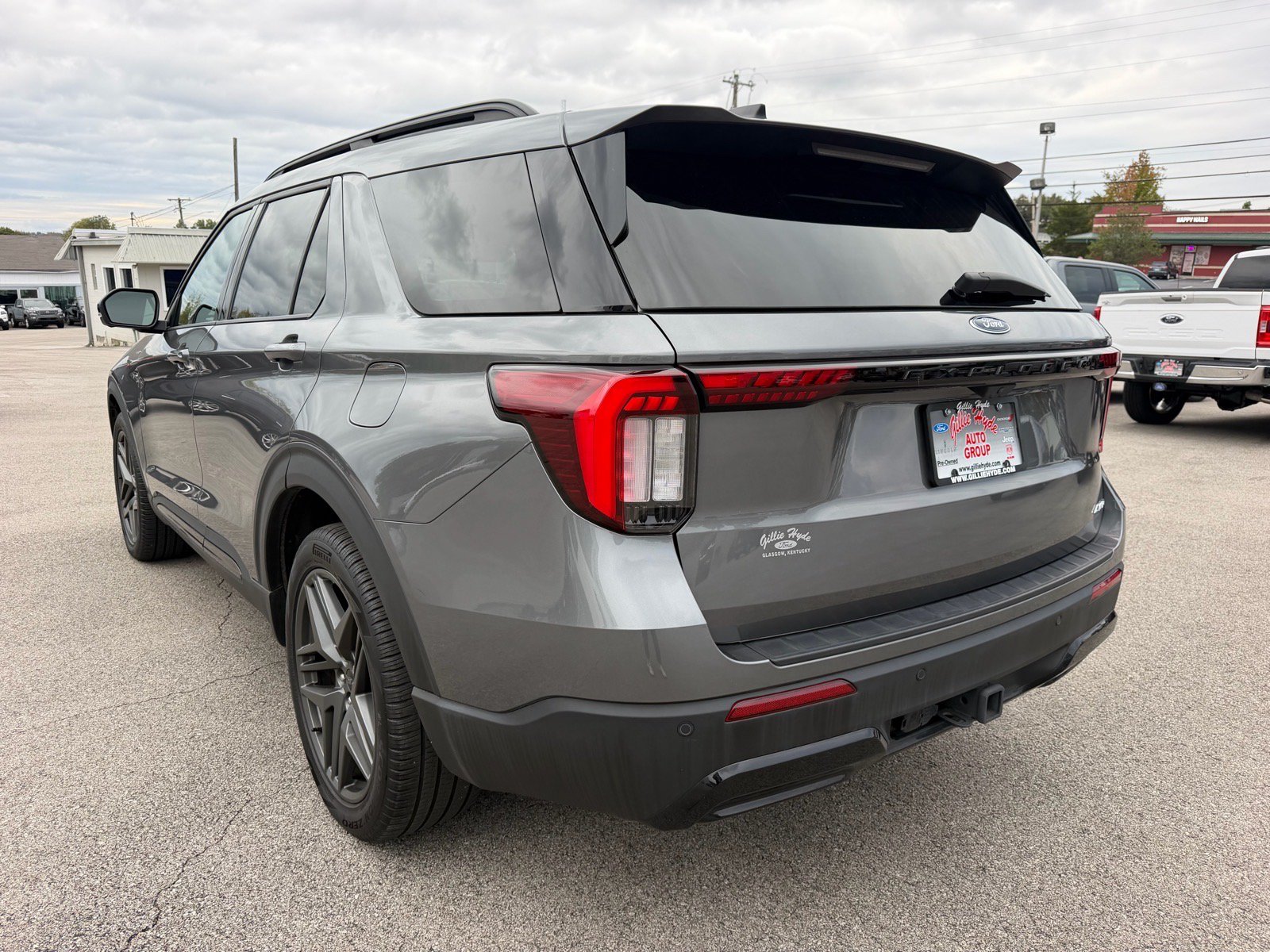 Used 2025 Ford Explorer ST-Line w/ ST-Line Street Pack AWD/4WD image 10
