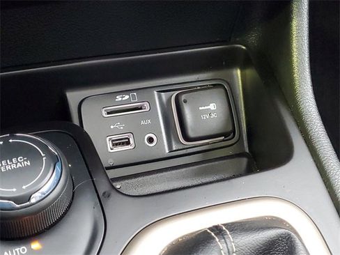 Used 2016 Jeep Cherokee Limited image 28