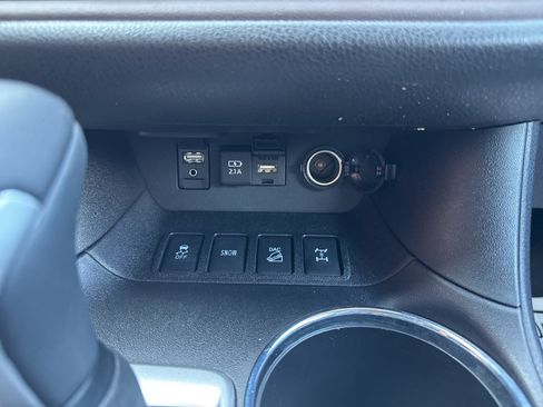 Used 2019 Toyota Highlander XLE AWD/4WD image 28