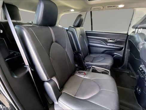 Used 2024 Toyota Grand Highlander AWD image 20