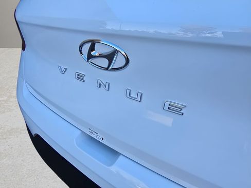 New 2025 Hyundai Venue SEL image 9