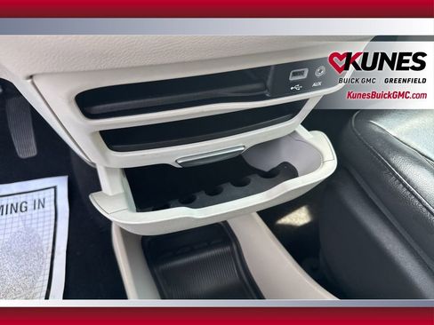 Used 2018 Chrysler Pacifica Touring-L FWD image 28