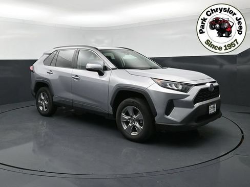 Used 2022 Toyota RAV4 LE AWD/4WD image 1