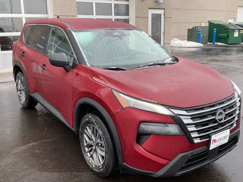 Used 2025 Nissan Rogue S image 3