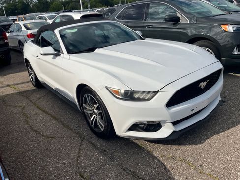 Used 2017 Ford Mustang Premium RWD image 20