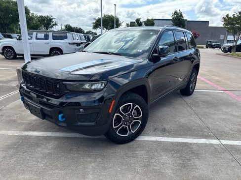 Used 2023 Jeep Grand Cherokee Trailhawk w/ Advanced Protech Group II AWD/4WD image 2