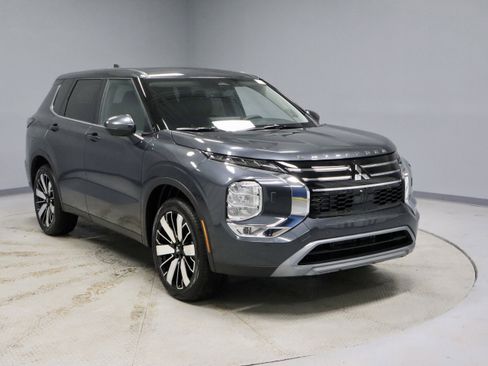 New 2026 Mitsubishi Outlander SE image 1