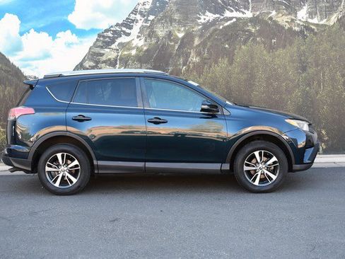 Used 2017 Toyota RAV4 XLE w/ Carpet Mat Package image 2