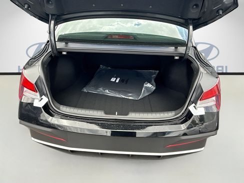 New 2026 Hyundai Elantra SE FWD image 18
