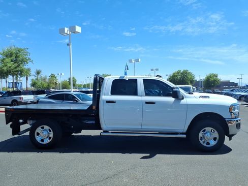 Used 2024 RAM 2500 Tradesman w/ Chrome Appearance Group AWD/4WD image 3