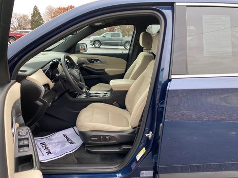 Used 2022 Chevrolet Traverse LS image 21