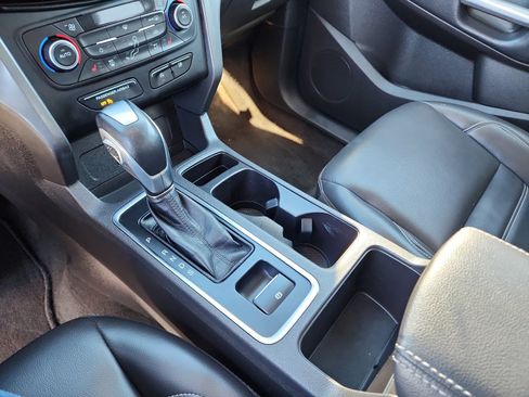 Used 2019 Ford Escape SEL image 18