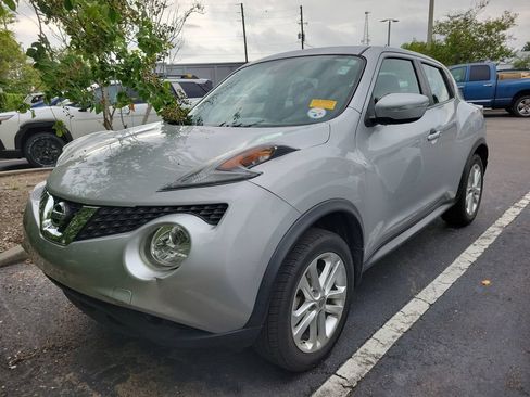 Used 2015 Nissan Juke S FWD image 1