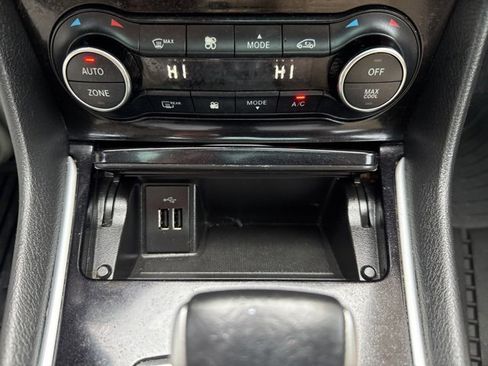 Used 2017 INFINITI QX30 Premium w/ Navigation Package image 23