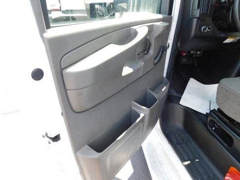 Used 2012 Chevrolet Express 4500 w/ Shuttle Bus Package image 6