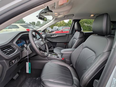 New 2025 Ford Escape SE w/ PHEV Premium Package image 31