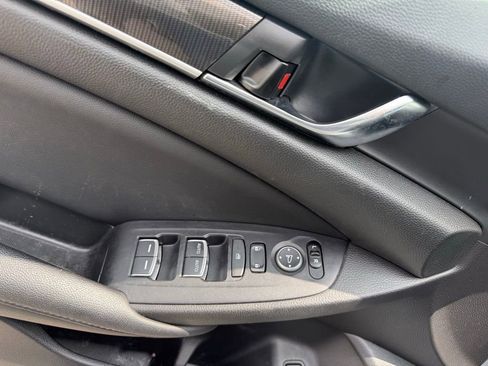 Used 2021 Honda Accord Sport image 9