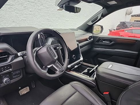 Used 2025 GMC Yukon Denali w/ Denali Reserve Package AWD/4WD image 2