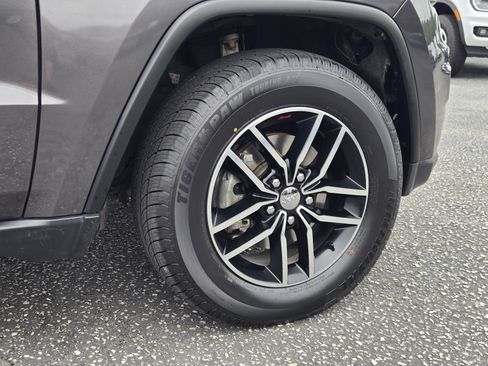 Used 2018 Jeep Grand Cherokee Trailhawk AWD/4WD image 12