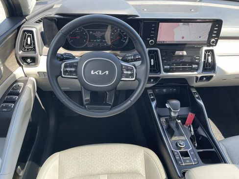 Used 2023 Kia Sorento EX w/ Panoramic Sunroof Package FWD image 14