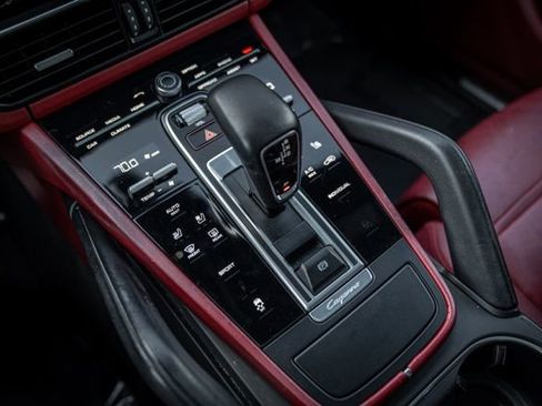Used 2022 Porsche Cayenne Platinum Edition AWD/4WD image 35
