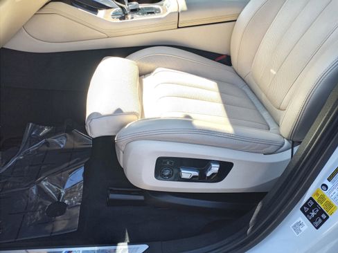 Used 2022 BMW X6 xDrive40i w/ Executive Package image 28