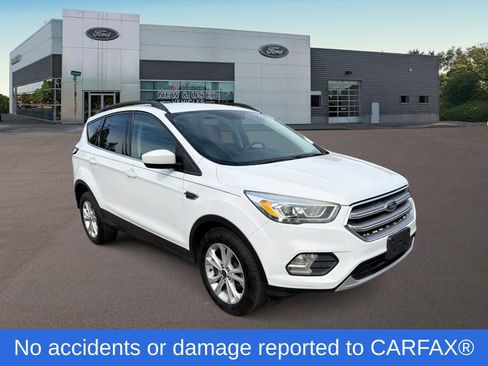 Used 2017 Ford Escape SE w/ Equipment Group 201A FWD image 2