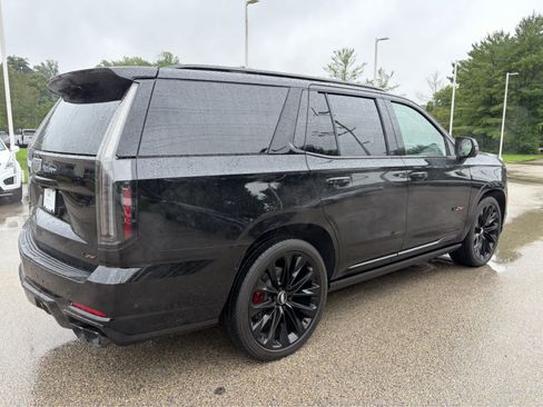 Used 2026 Cadillac Escalade V w/ LPO, ONYX Package AWD/4WD image 4