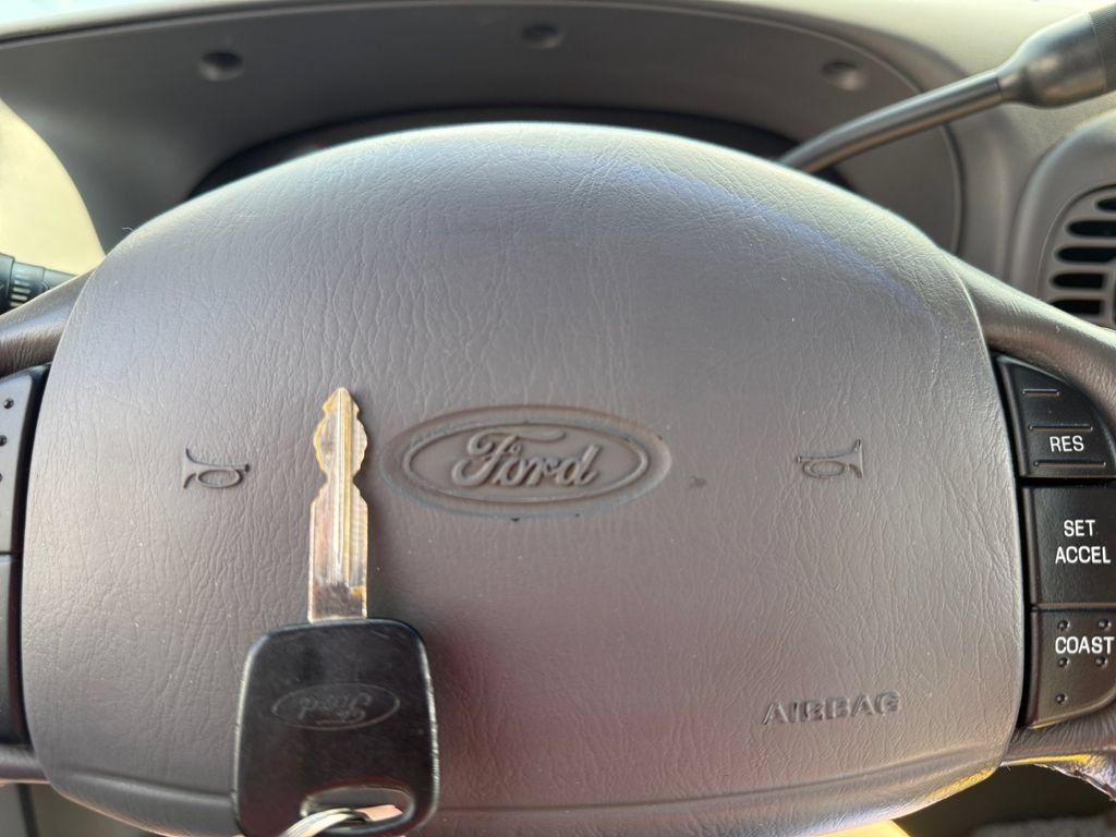 Used 2002 Ford F150 XLT AWD/4WD image 14