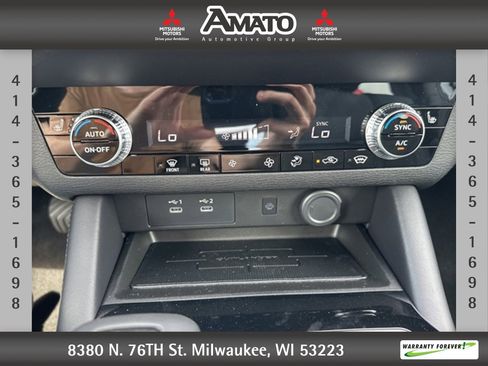 New 2025 Mitsubishi Outlander SE image 32