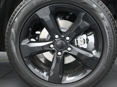 New 2025 Jeep Grand Cherokee Limited w/ Luxury Tech Group II image 33