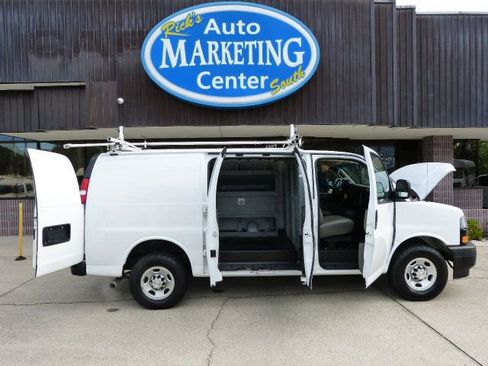 Used 2021 Chevrolet Express 2500 w/ Driver Convenience Package image 22