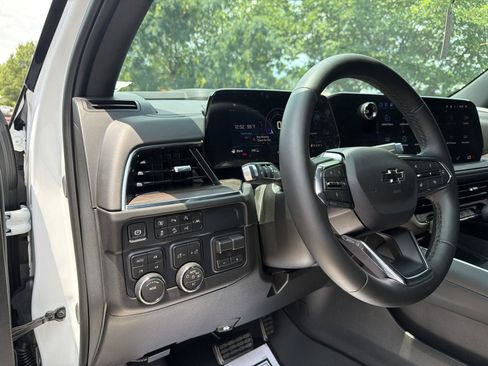 Used 2026 Chevrolet Tahoe Z71 w/ Comfort Package AWD/4WD image 12