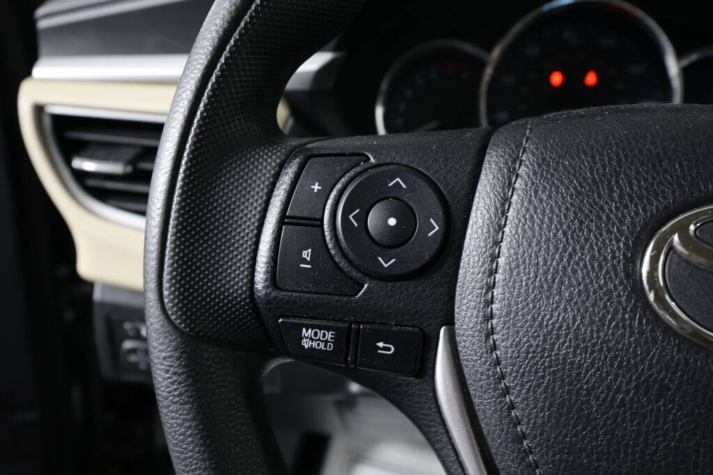 Used 2014 Toyota Corolla LE FWD image 32