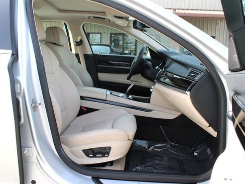 Used 2009 BMW 750Li 750Li image 16