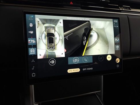 Used 2025 Land Rover Range Rover SE image 38