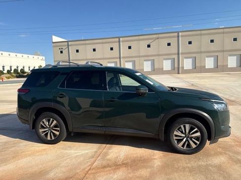 Used 2025 Nissan Pathfinder SL AWD/4WD image 5