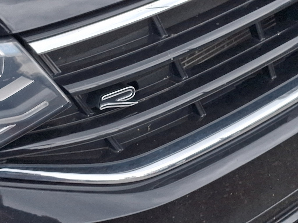 Used 2022 Volkswagen Tiguan SE R-Line AWD/4WD image 4