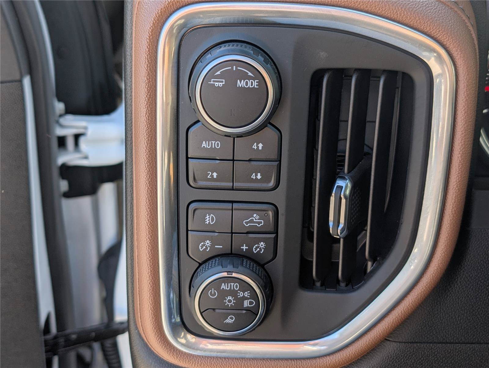 Used 2022 Chevrolet Silverado 2500 High Country w/ Safety Package II AWD/4WD image 25