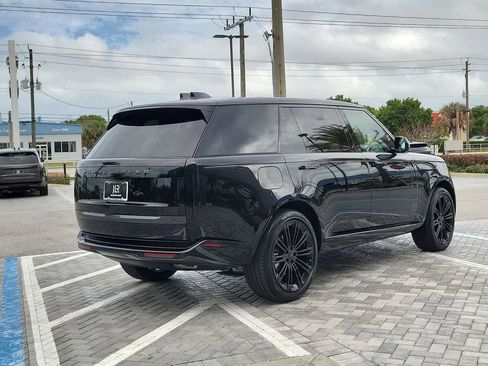 New 2026 Land Rover Range Rover Long Wheelbase SE image 5