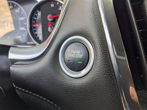 Used 2023 Chevrolet Traverse High Country image 32