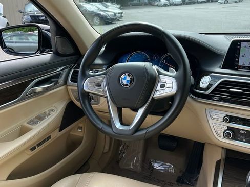 Used 2018 BMW 740i image 18