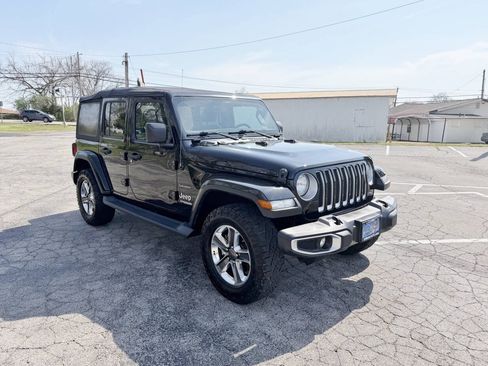 Used 2018 Jeep Wrangler Unlimited Sahara AWD/4WD image 3