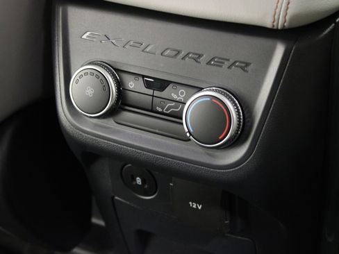 Used 2025 Ford Explorer Active w/ Active Comfort Package image 18