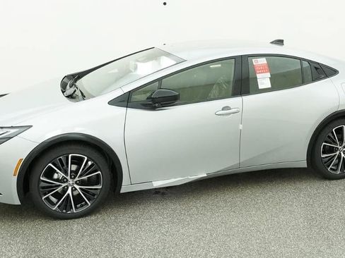 New 2026 Toyota Prius XLE FWD image 2