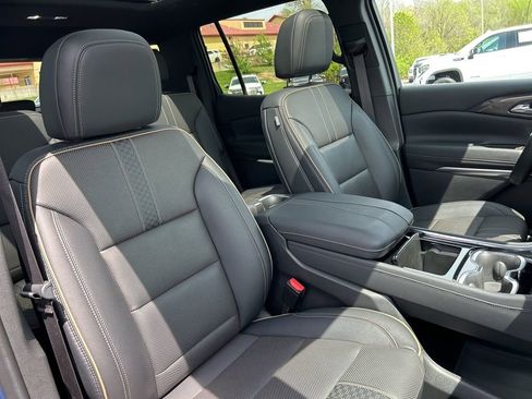 Used 2025 Chevrolet Traverse High Country FWD image 53